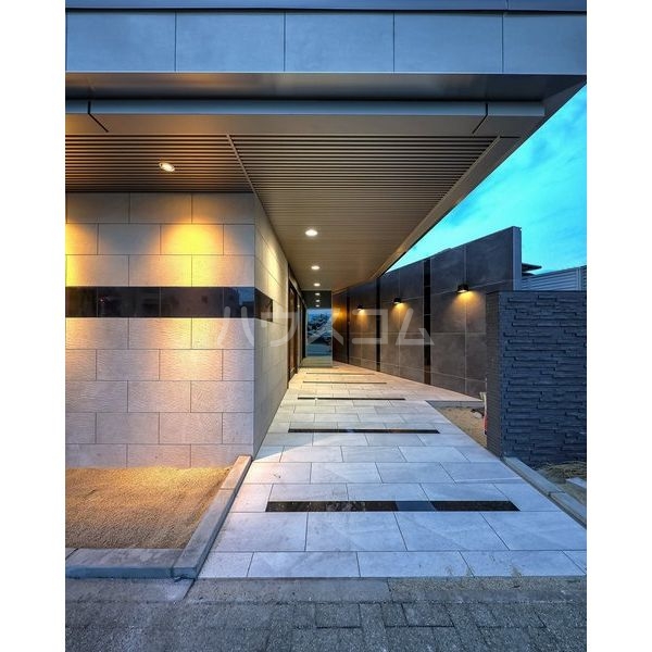 20/22 エントランス