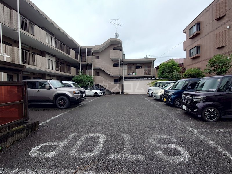 28/30 駐車場