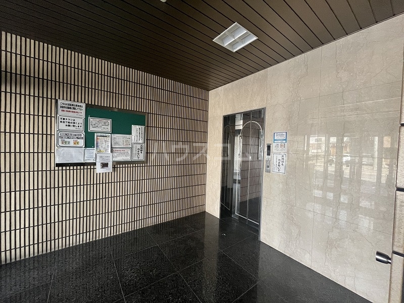 22/30 エントランス