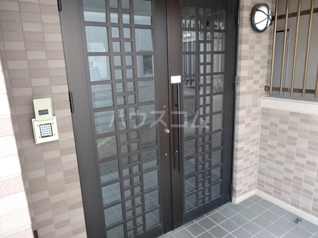 18/28 エントランス