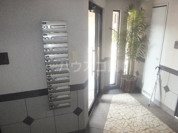 18/26 エントランス