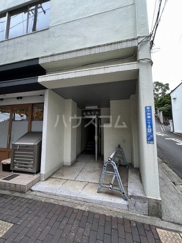 22/26 エントランス