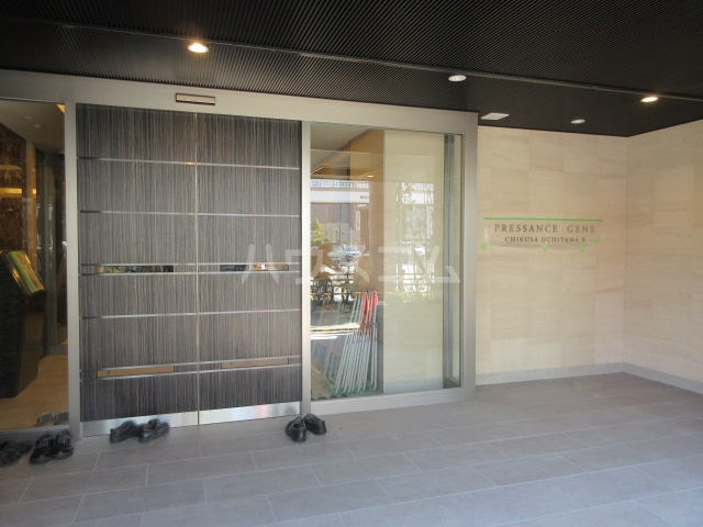 22/28 エントランス