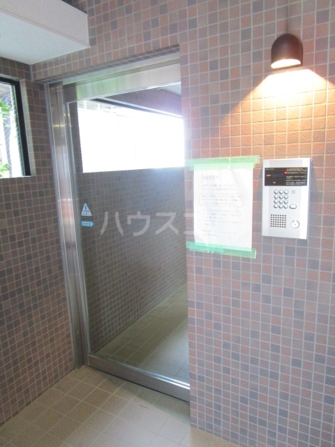 28/30 エントランス