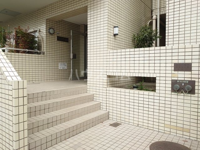 26/30 エントランス