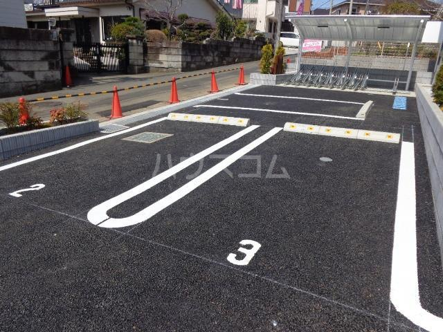 24/27 駐車場