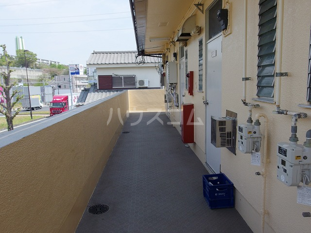 21/30 エントランス