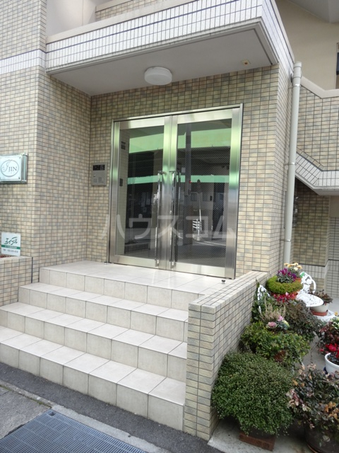 16/25 エントランス