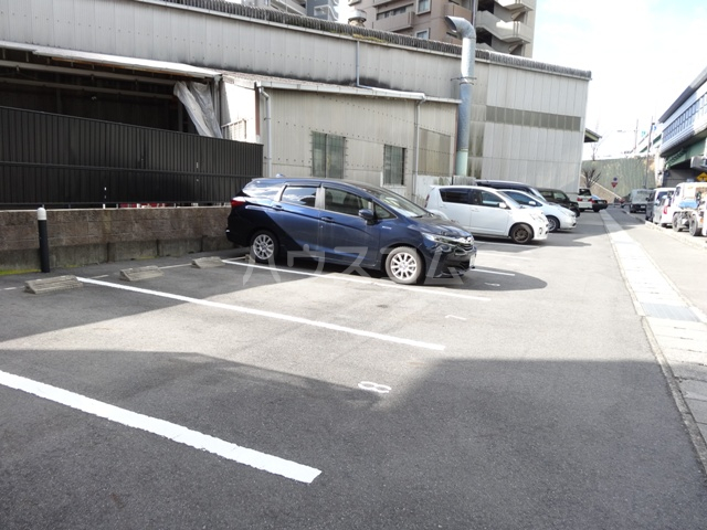 18/25 駐車場