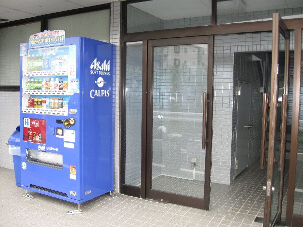 18/28 エントランス