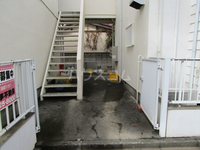 21/30 エントランス