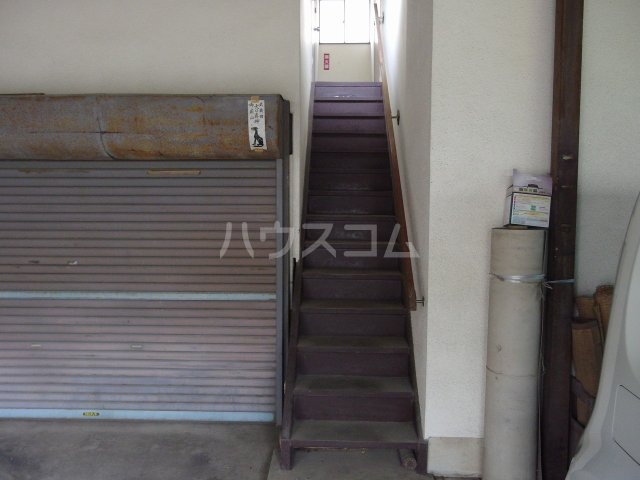 22/30 エントランス