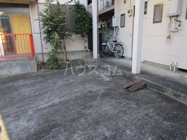 25/30 エントランス