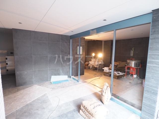 23/29 エントランス