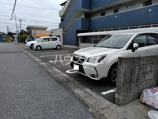 18/25 駐車場