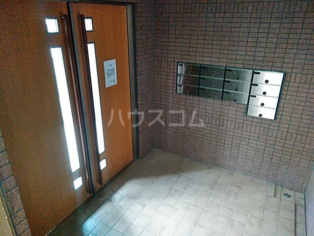 13/22 エントランス