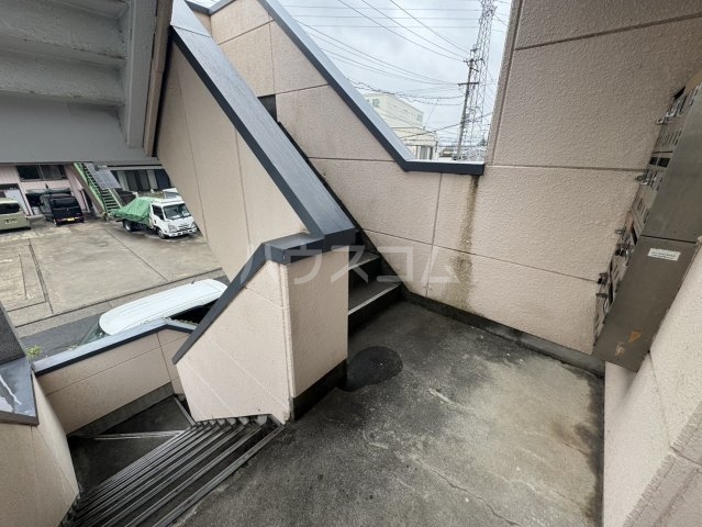 22/29 エントランス