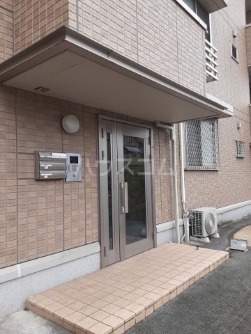 21/30 エントランス