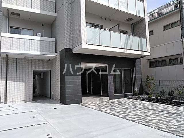 27/30 エントランス