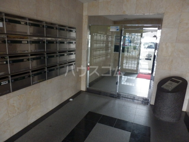 18/28 エントランス