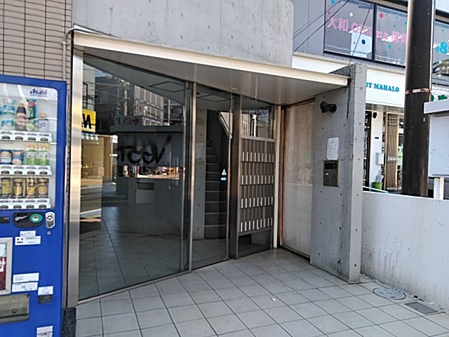 28/30 エントランス