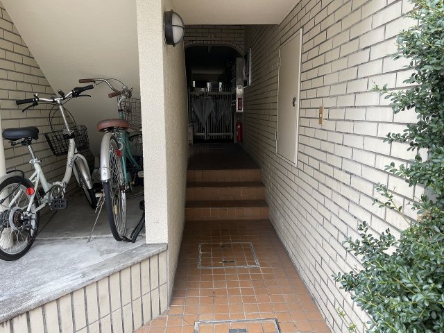 20/30 エントランス