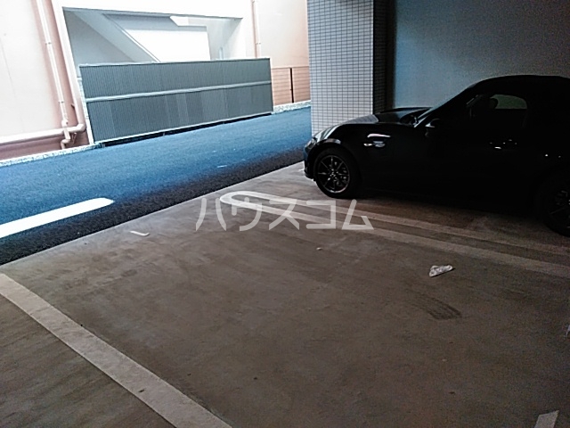 22/27 駐車場