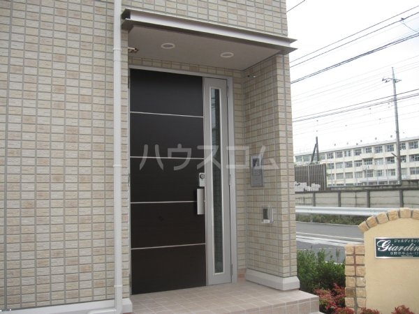 21/28 エントランス