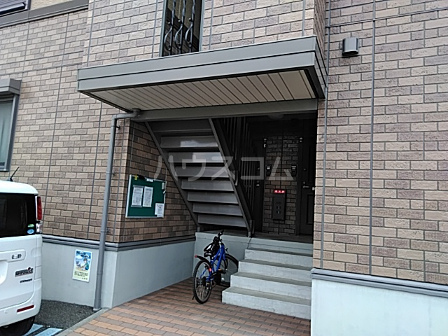 28/30 エントランス