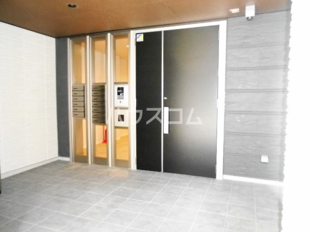 23/30 エントランス