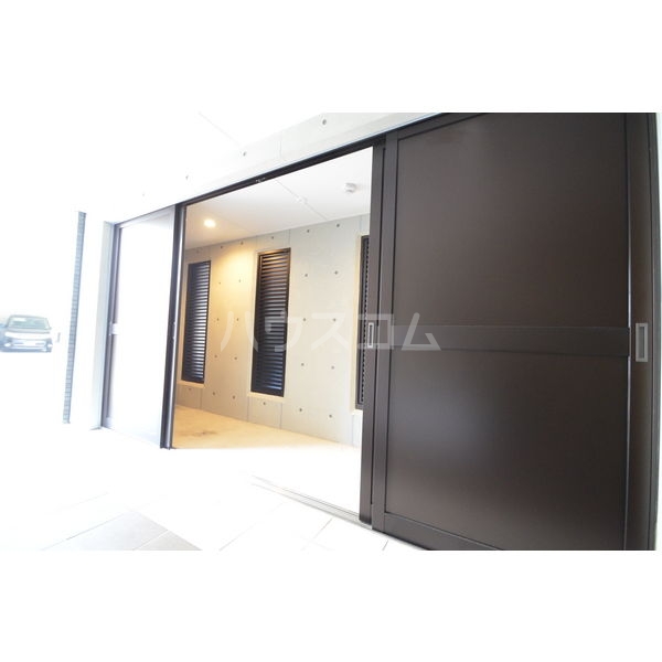 23/28 エントランス