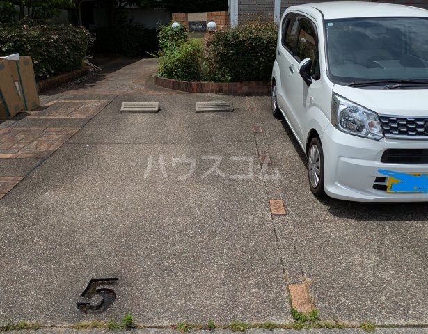16/21 駐車場