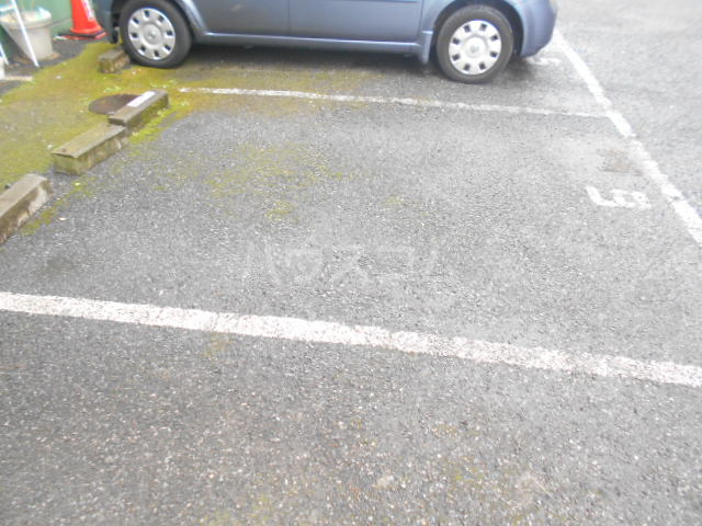 27/30 駐車場