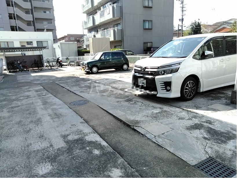 2/3 駐車場