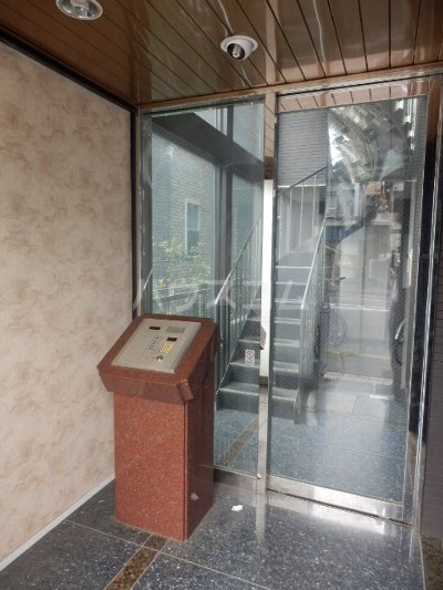 22/30 エントランス