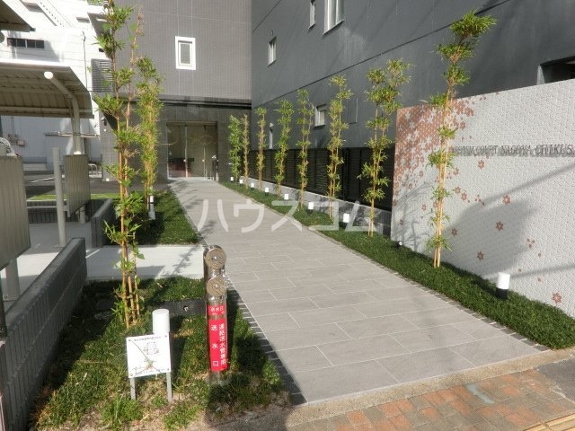 23/30 エントランス