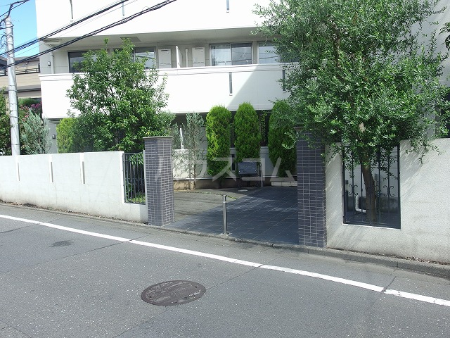 21/30 エントランス
