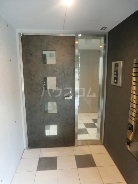 23/30 エントランス