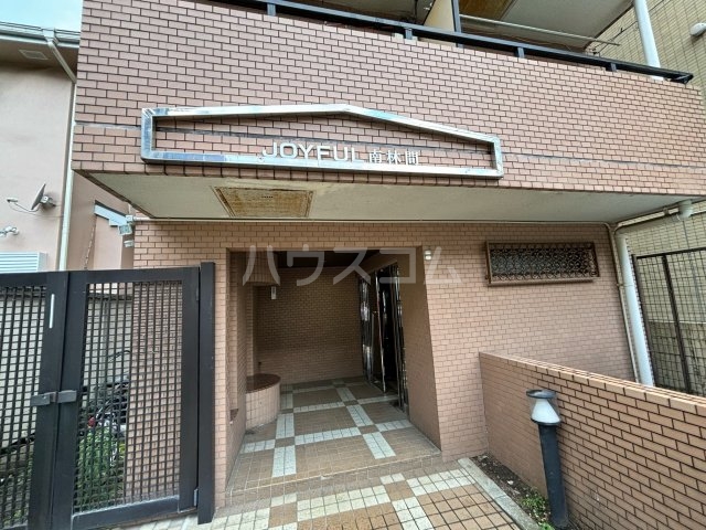 28/30 エントランス