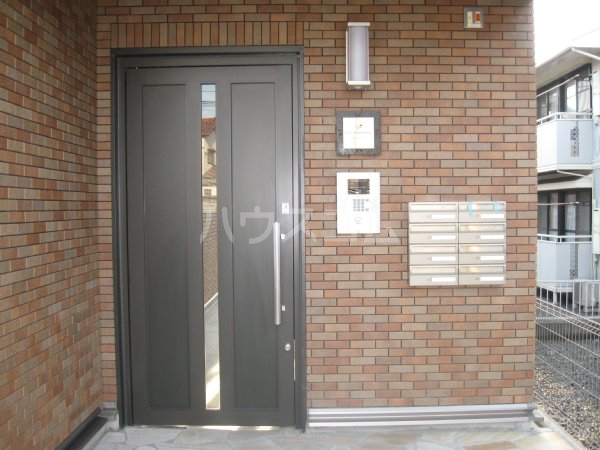 23/30 エントランス