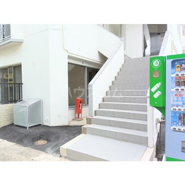 14/17 エントランス