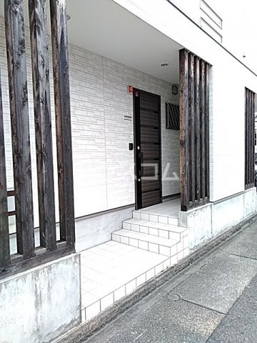 25/30 エントランス