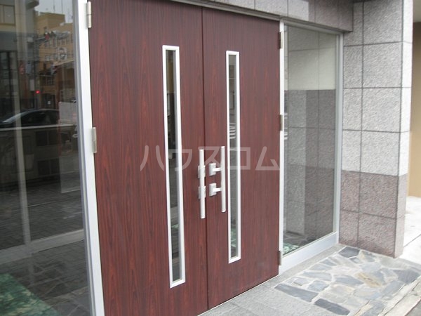 23/30 エントランス