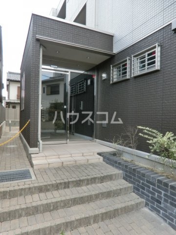 21/30 エントランス