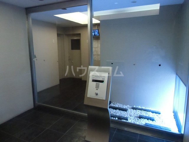 23/25 エントランス