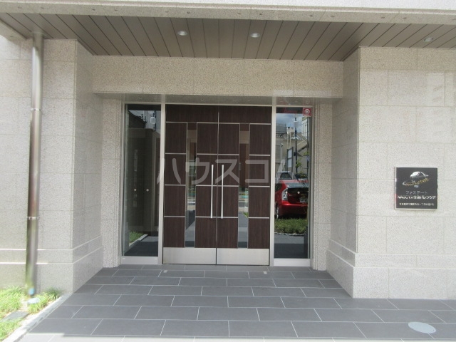 21/25 エントランス