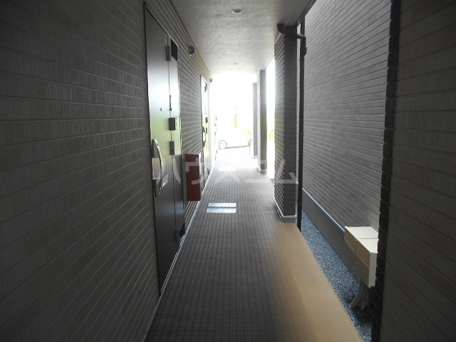 23/30 エントランス