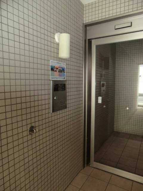 21/30 エントランス