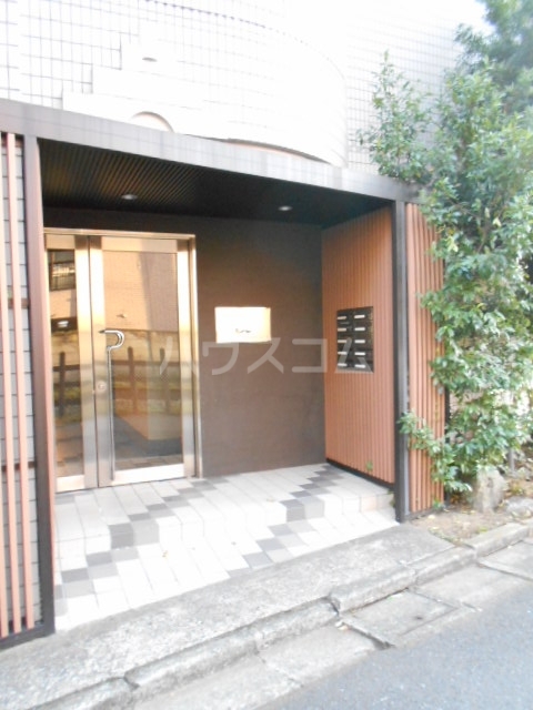 23/30 エントランス