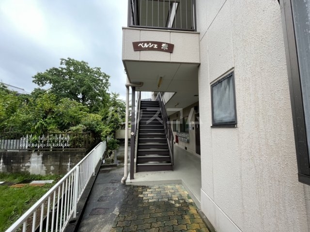 21/30 エントランス